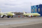 О производстве новых отечественных пассажирских самолетов в 2024 году: краткие итоги На кадре из ролика ОАК: опытные самолеты SJ-100 (97001 и 97003)